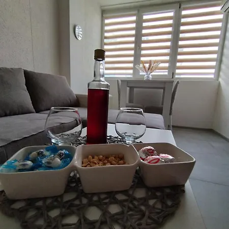 Apartment Avenue *